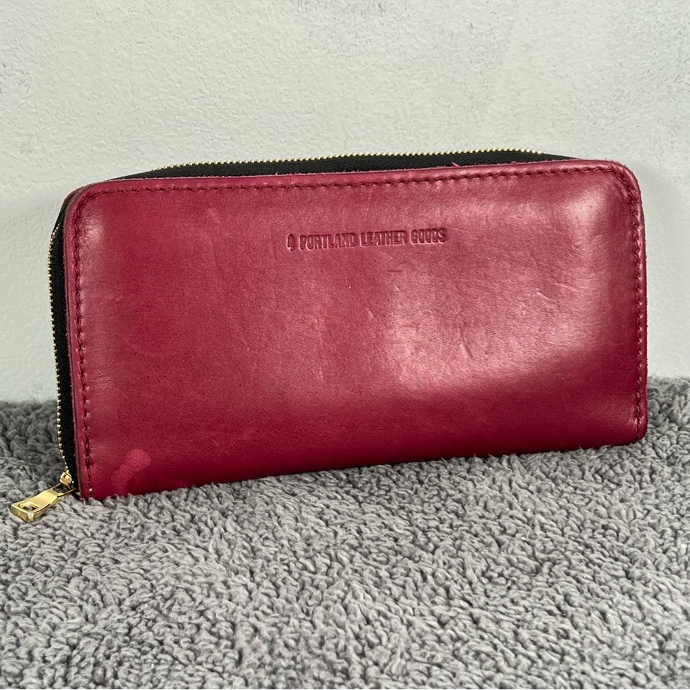 Portland Leather Goods Smooth Leather Wallet Accordion Zip Around.